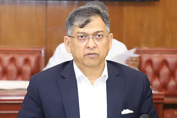 পুলিশের কারও কারও বিরুদ্ধে ফ্যাসিবাদী শক্তিকে গোপনে সহযোগিতার তথ্য আছে: স্বরাষ্ট্রমন্ত্রী