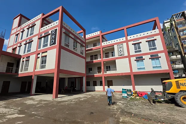 নারায়ণগঞ্জে ৭ কোটি টাকার ভবন করেছে সওজ, তবে অফিস চলে ঢাকায়