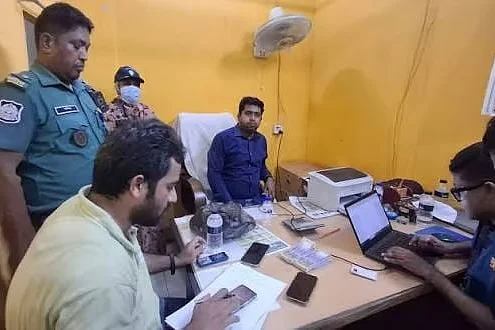চট্টগ্রামে ঘুষের দুই লাখ টাকাসহ হাতেনাতে আটক সাবরেজিস্ট্রার ও দুই সহযোগী