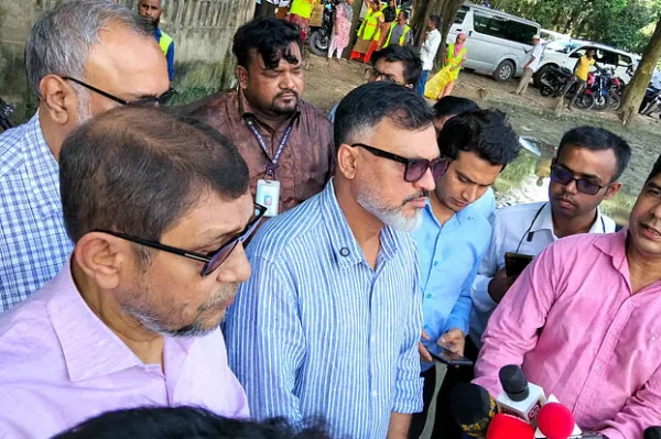 মধ্যরাতে স্বাস্থ্যসেবা কেন্দ্র গুঁড়িয়ে দেওয়া প্রসঙ্গে ডিএনসিসি প্রশাসক বললেন, এ ধরনের ঘটনা সরকার চায় না