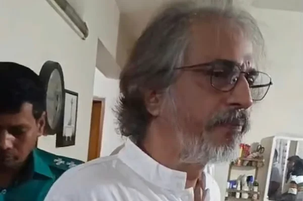 নেত্রকোনার সাবেক সংসদ সদস্য মোশতাক আহমেদকে পুলিশে দিল ছাত্রদল-যুবদল