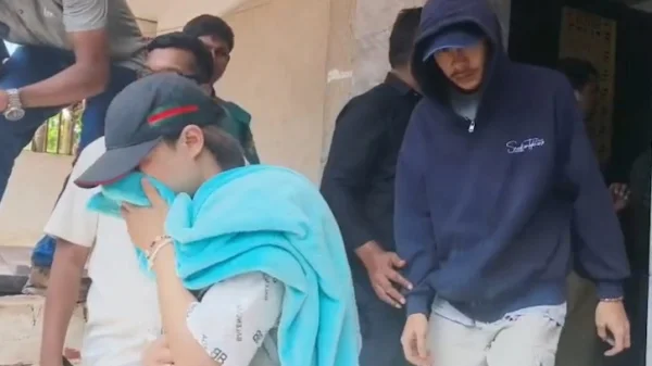 অনলাইন স্ক্যামিং: চট্টগ্রামে বিভিন্ন দেশের ৬৩ নাগরিক আটক, বিপুল পরিমাণ ডিভাইস জব্দ