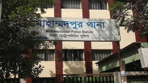 মোহাম্মদপুরে চাপাতি দিয়ে কুপিয়ে মোটরসাইকেল ও টাকা ছিনতাই