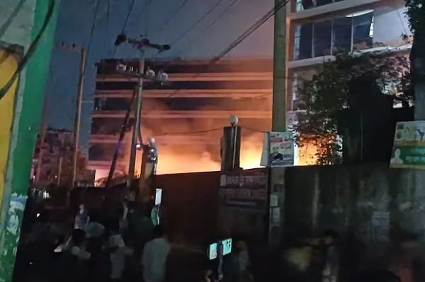 কাভার্ড ভ্যানে কারখানার জন্য গ্যাস সিলিন্ডার বহন অনিরাপদ, তদন্ত কমিটি গঠন