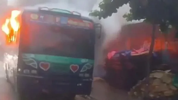রাজধানীতে পরিস্থান পরিবহনের বাসে আগুন