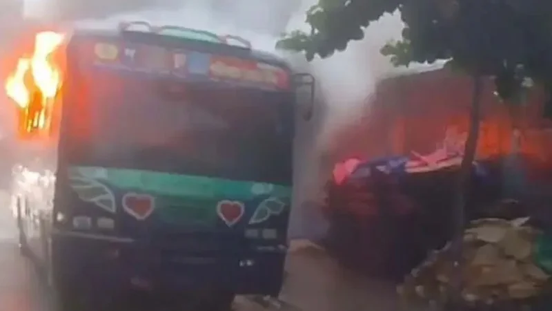 রাজধানীতে পরিস্থান পরিবহনের বাসে আগুন