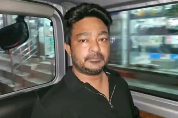 মুন্সিগঞ্জে গ্রাহকের কয়েক কোটি টাকা নিয়ে পালানো অগ্রণী ব্যাংকের কর্মকর্তা ঢাকায় আটক
